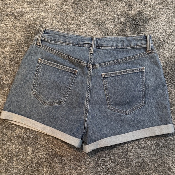 No Boundaries Women's Classic Blue Jean Shorts - Picture 5 of 6